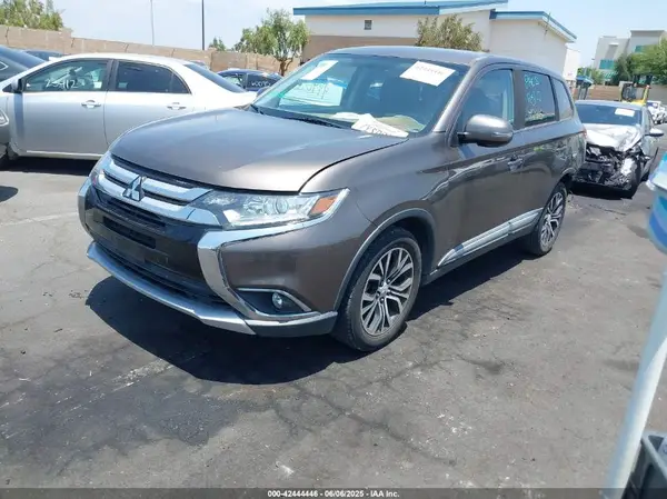 JA4AD3A32HZ040522 2017 MITSUBISHI OUTLANDER - Image 2