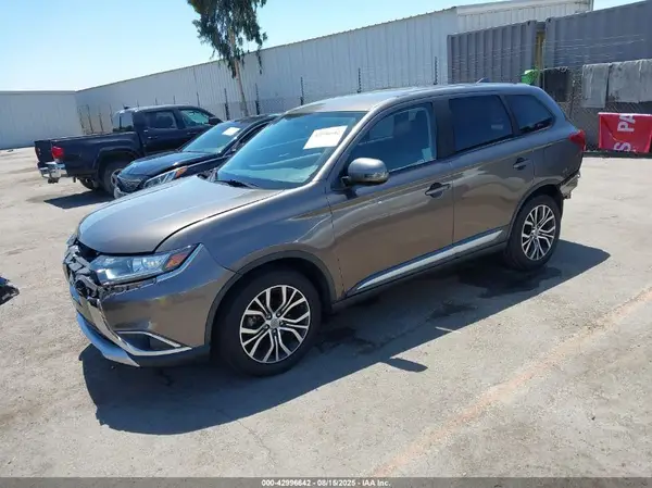 JA4AD3A32HZ048636 2017 MITSUBISHI OUTLANDER - Image 2