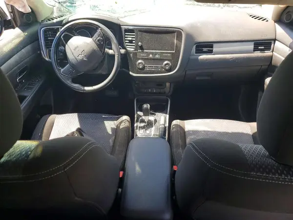 JA4AD3A32HZ052153 2017 MITSUBISHI OUTLANDER - Image 8