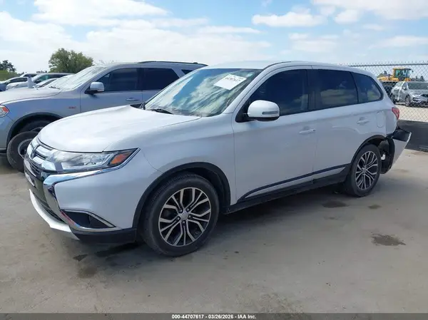 JA4AD3A32HZ053562 2017 MITSUBISHI OUTLANDER - Image 2