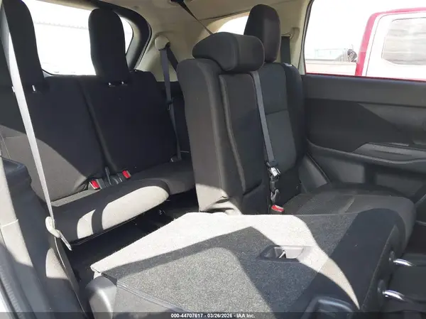 JA4AD3A32HZ053562 2017 MITSUBISHI OUTLANDER - Image 8