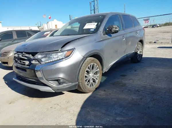 JA4AD3A32HZ055215 2017 MITSUBISHI OUTLANDER - Image 2
