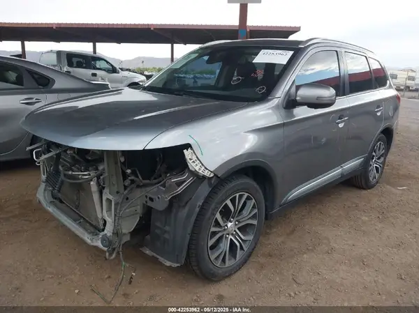 JA4AD3A32HZ058678 2017 MITSUBISHI OUTLANDER - Image 2