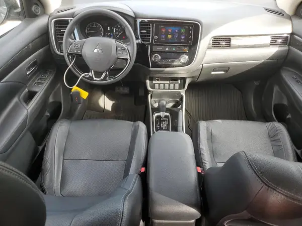 JA4AD3A32HZ068983 2017 MITSUBISHI OUTLANDER - Image 8
