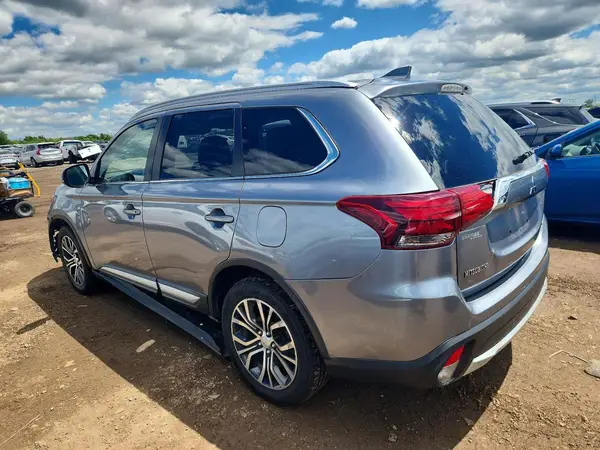 JA4AD3A32HZ070846 2017 MITSUBISHI OUTLANDER - Image 2