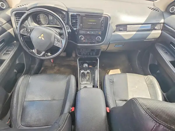 JA4AD3A32HZ070846 2017 MITSUBISHI OUTLANDER - Image 8