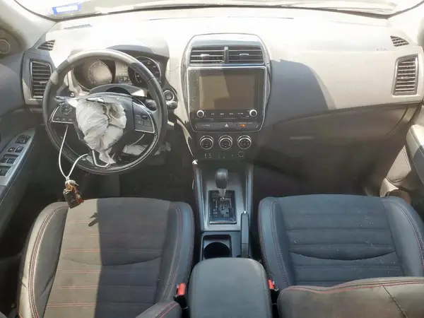 JA4AD3A32JJ000607 2018 MITSUBISHI OUTLANDER - Image 8