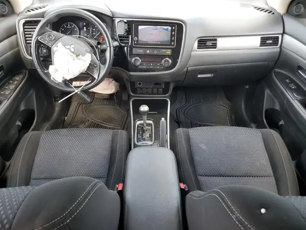 JA4AD3A32JJ000669 2018 MITSUBISHI OUTLANDER - Image 8
