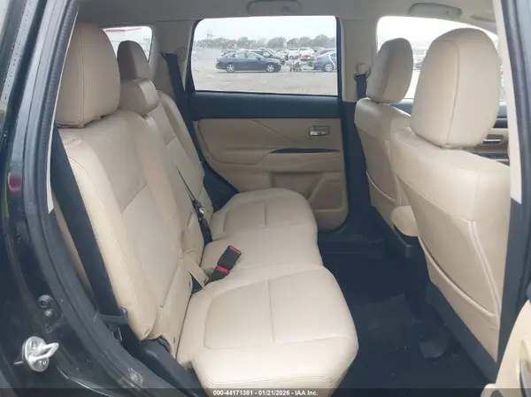 JA4AD3A32JJ001384 2018 MITSUBISHI OUTLANDER - Image 8