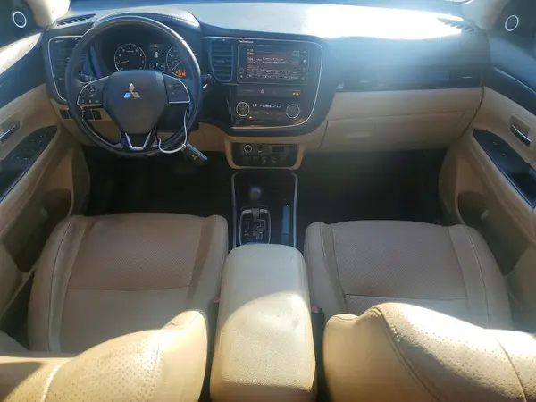 JA4AD3A32JJ003040 2018 MITSUBISHI OUTLANDER - Image 8