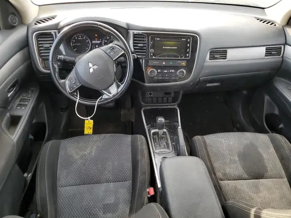 JA4AD3A32JJ004527 2018 MITSUBISHI OUTLANDER - Image 8
