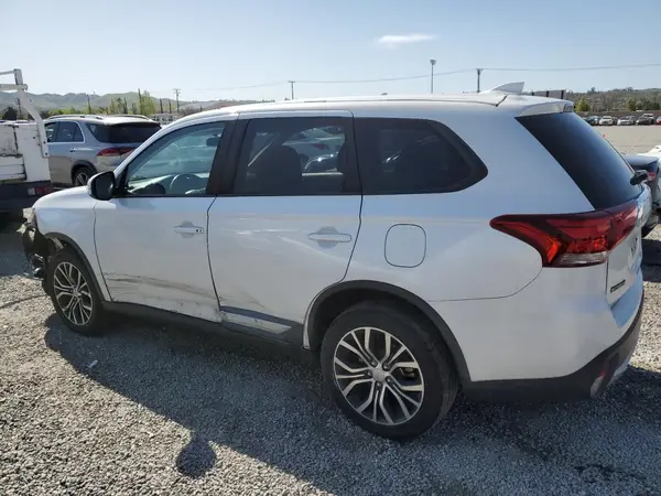 JA4AD3A32JZ009888 2018 MITSUBISHI OUTLANDER - Image 2