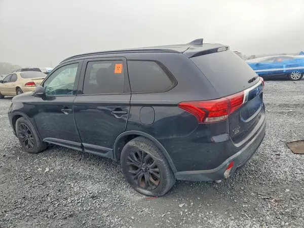 JA4AD3A32JZ020082 2018 MITSUBISHI OUTLANDER - Image 2