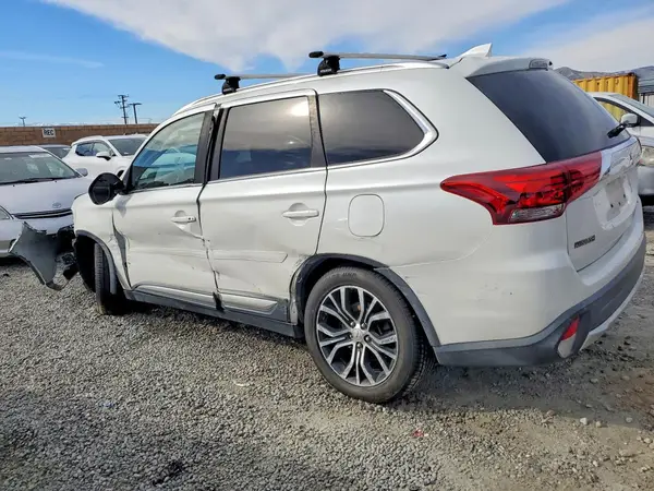 JA4AD3A32JZ022785 2018 MITSUBISHI OUTLANDER - Image 2