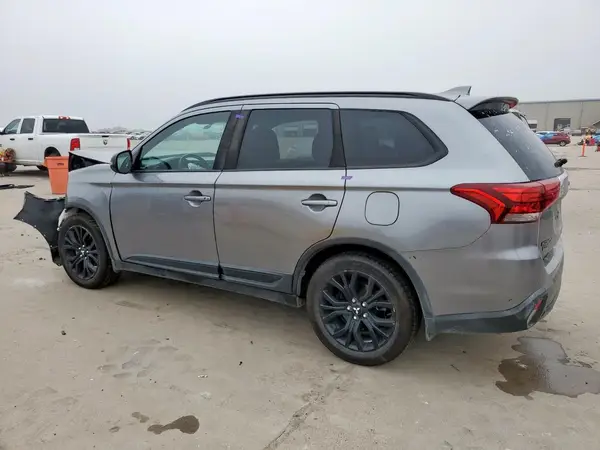 JA4AD3A32JZ029543 2018 MITSUBISHI OUTLANDER - Image 2