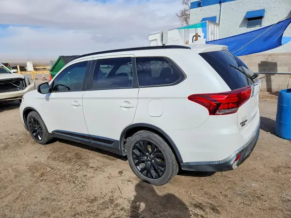 JA4AD3A32JZ030305 2018 MITSUBISHI OUTLANDER - Image 2