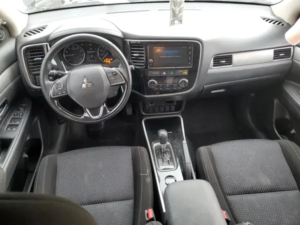 JA4AD3A32JZ042518 2018 MITSUBISHI OUTLANDER - Image 8