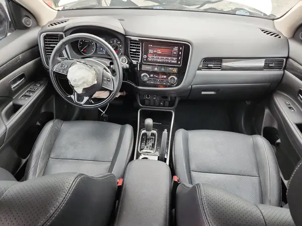 JA4AD3A32JZ044690 2018 MITSUBISHI OUTLANDER - Image 8