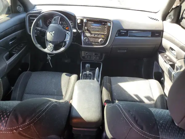 JA4AD3A32JZ048318 2018 MITSUBISHI OUTLANDER - Image 8