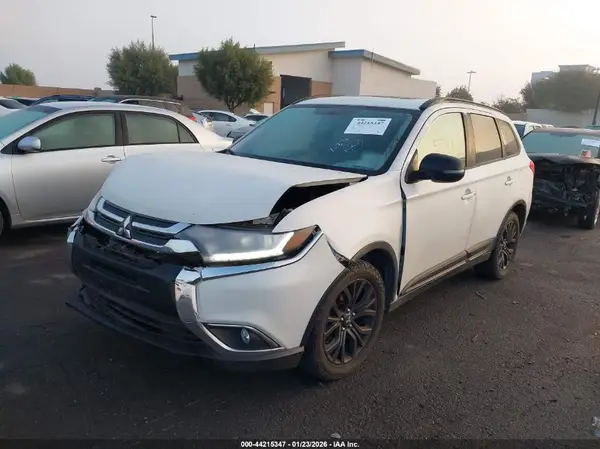 JA4AD3A32JZ054443 2018 MITSUBISHI OUTLANDER - Image 2