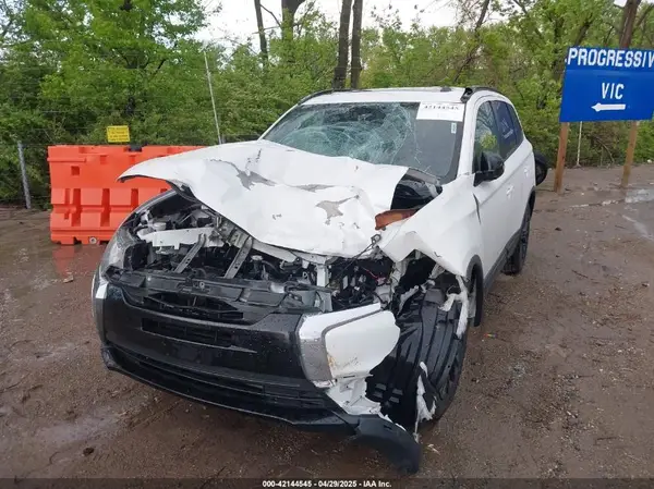 JA4AD3A32JZ055477 2018 MITSUBISHI OUTLANDER - Image 2