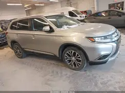 JA4AD3A32JZ055561 2018 MITSUBISHI OUTLANDER