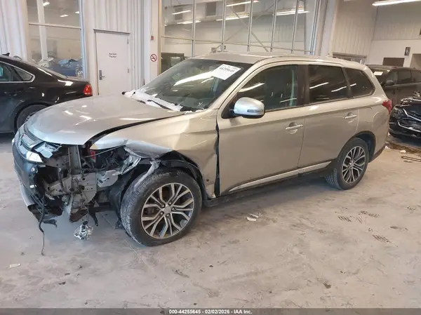JA4AD3A32JZ055561 2018 MITSUBISHI OUTLANDER - Image 2