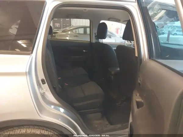 JA4AD3A32JZ055561 2018 MITSUBISHI OUTLANDER - Image 8