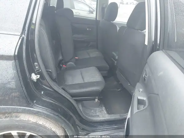 JA4AD3A32JZ055818 2018 MITSUBISHI OUTLANDER - Image 8