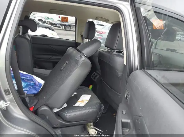 JA4AD3A32KJ000589 2019 MITSUBISHI OUTLANDER - Image 8