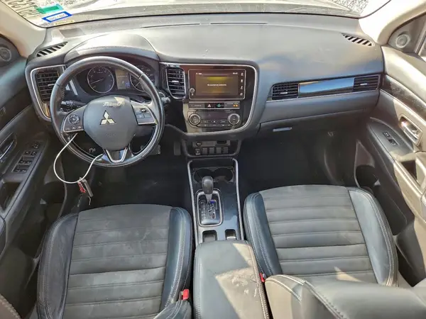 JA4AD3A32KZ005843 2019 MITSUBISHI OUTLANDER - Image 8