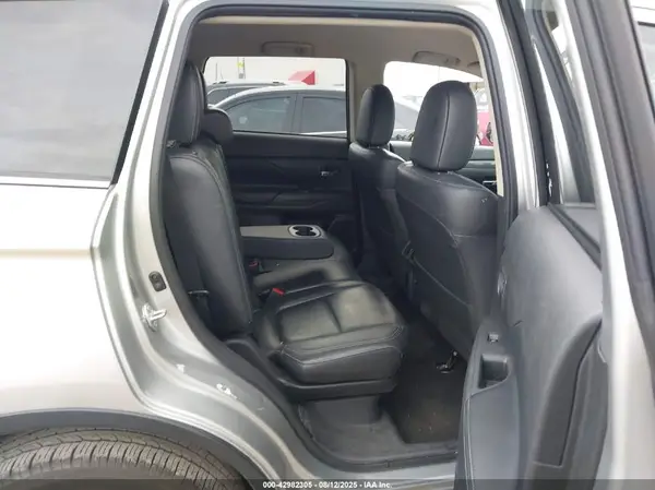 JA4AD3A32KZ007883 2019 MITSUBISHI OUTLANDER - Image 8