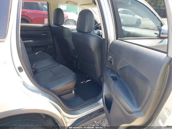JA4AD3A32KZ031701 2019 MITSUBISHI OUTLANDER - Image 8