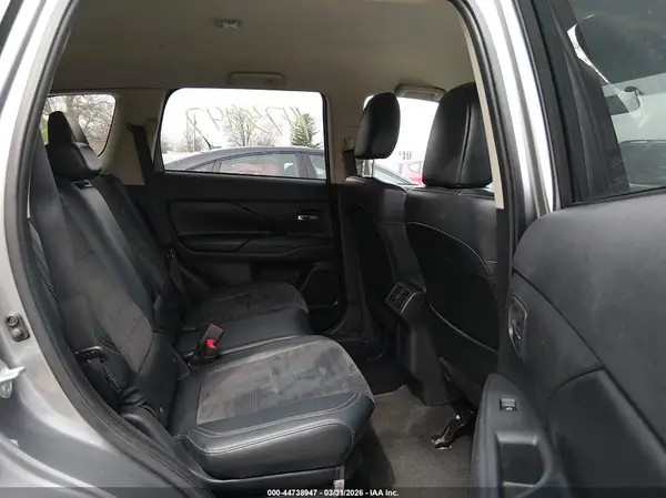 JA4AD3A32KZ034002 2019 MITSUBISHI OUTLANDER - Image 8