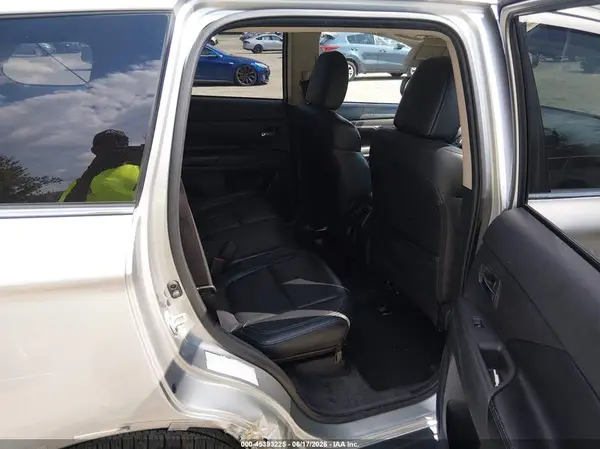 JA4AD3A32KZ034744 2019 MITSUBISHI OUTLANDER - Image 8