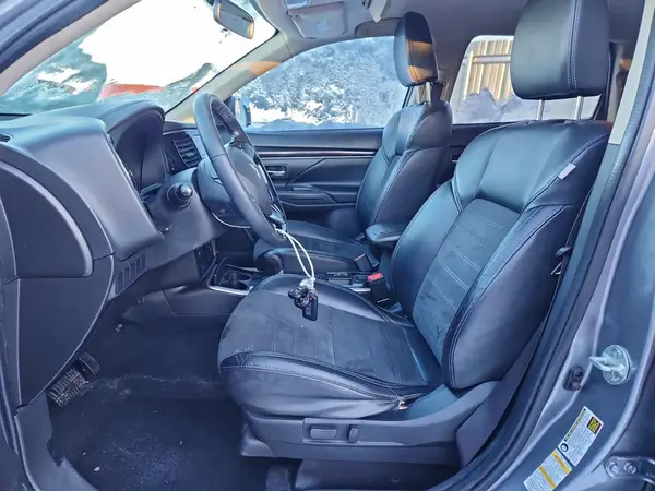 JA4AD3A32KZ043962 2019 MITSUBISHI OUTLANDER - Image 8