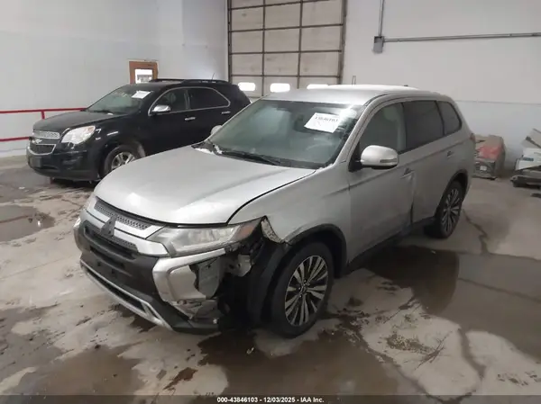 JA4AD3A32KZ045050 2019 MITSUBISHI OUTLANDER - Image 2