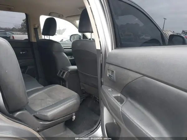 JA4AD3A32KZ046389 2019 MITSUBISHI OUTLANDER - Image 8