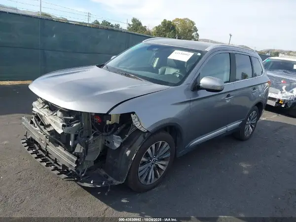 JA4AD3A32LJ001615 2020 MITSUBISHI OUTLANDER - Image 2