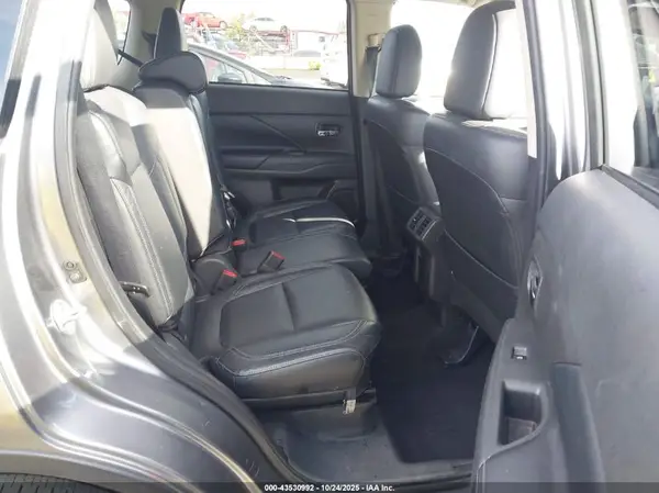 JA4AD3A32LJ001615 2020 MITSUBISHI OUTLANDER - Image 8