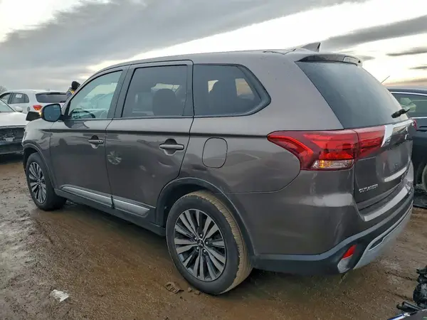 JA4AD3A32LZ006945 2020 MITSUBISHI OUTLANDER - Image 2