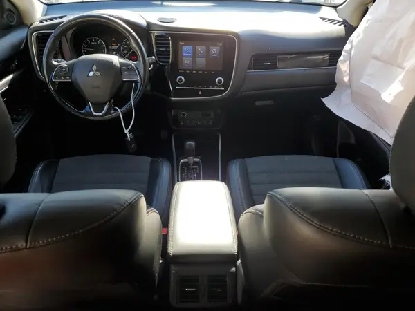 JA4AD3A32LZ010963 2020 MITSUBISHI OUTLANDER - Image 8