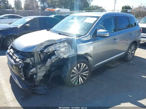 JA4AD3A32LZ036785 2020 MITSUBISHI OUTLANDER - Image 2