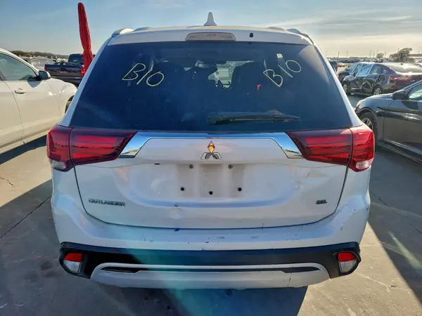 2020 MITSUBISHI OUTLANDER auction photo 6