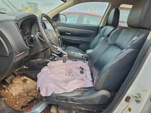 2020 MITSUBISHI OUTLANDER auction photo 7