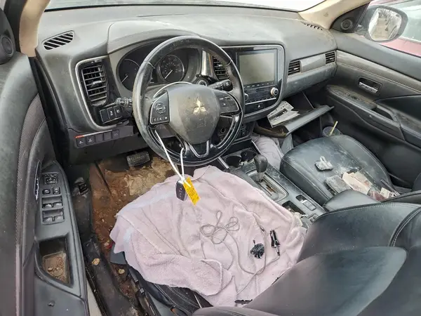 JA4AD3A32LZ047012 2020 MITSUBISHI OUTLANDER - Image 8