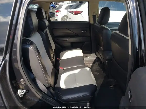 JA4AD3A33GZ008919 2016 MITSUBISHI OUTLANDER - Image 8