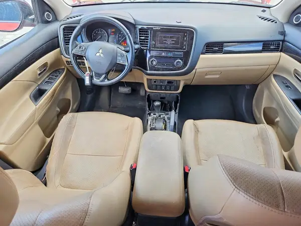 JA4AD3A33HZ002314 2017 MITSUBISHI OUTLANDER - Image 8