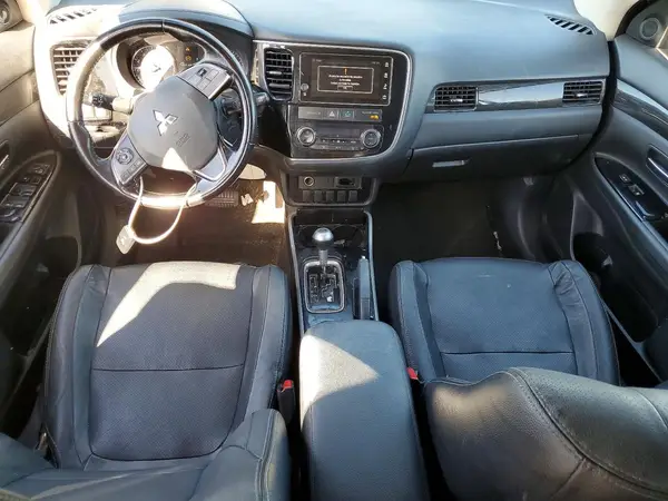JA4AD3A33HZ008243 2017 MITSUBISHI OUTLANDER - Image 8