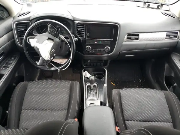 JA4AD3A33HZ009022 2017 MITSUBISHI OUTLANDER - Image 8